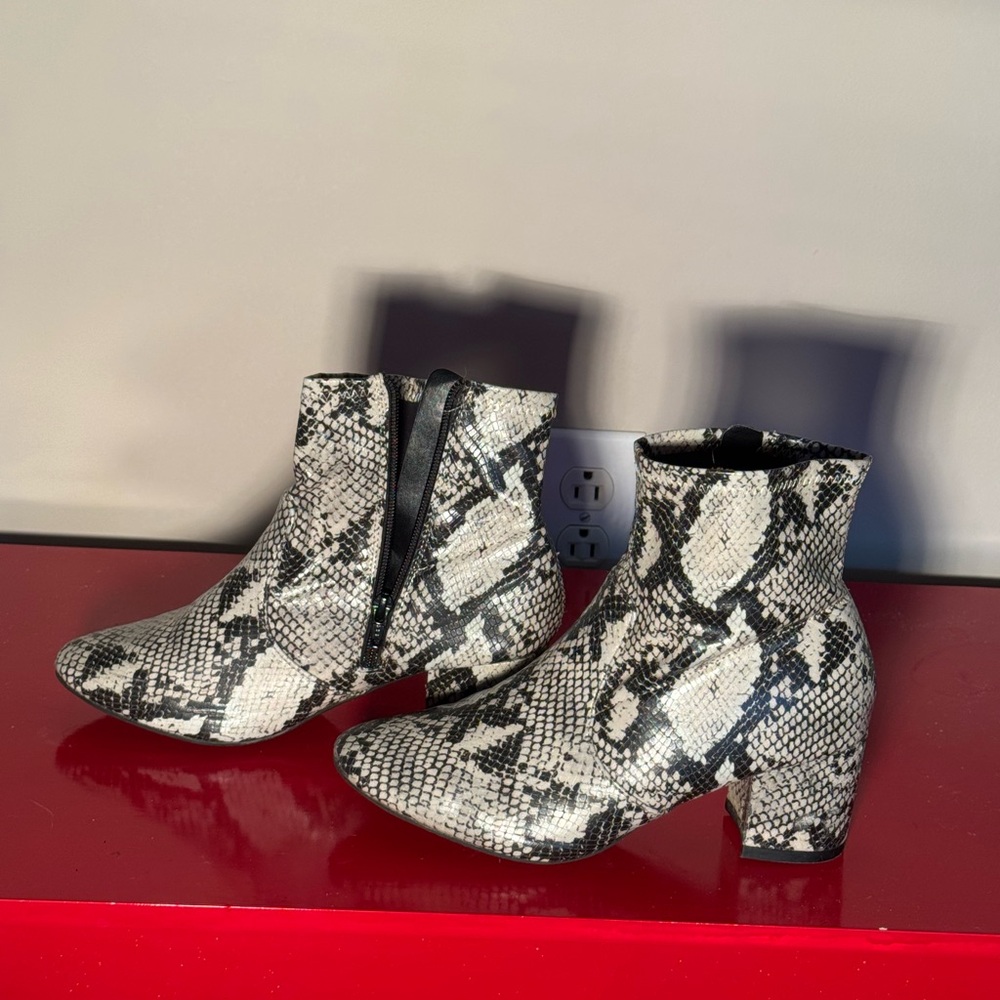 Stylish Snakeskin Pattern Ankle Booties